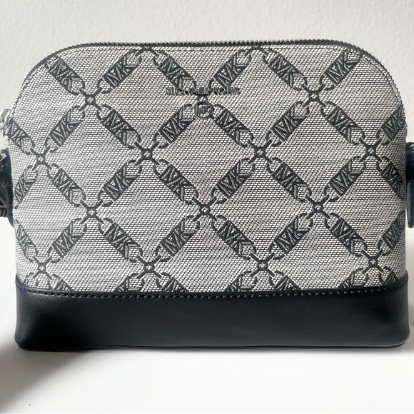 MICHAEL KORS-NWT Jet Set Charm Black Crossbody Bag Black and White Thick Strap - Picture 2 of 10